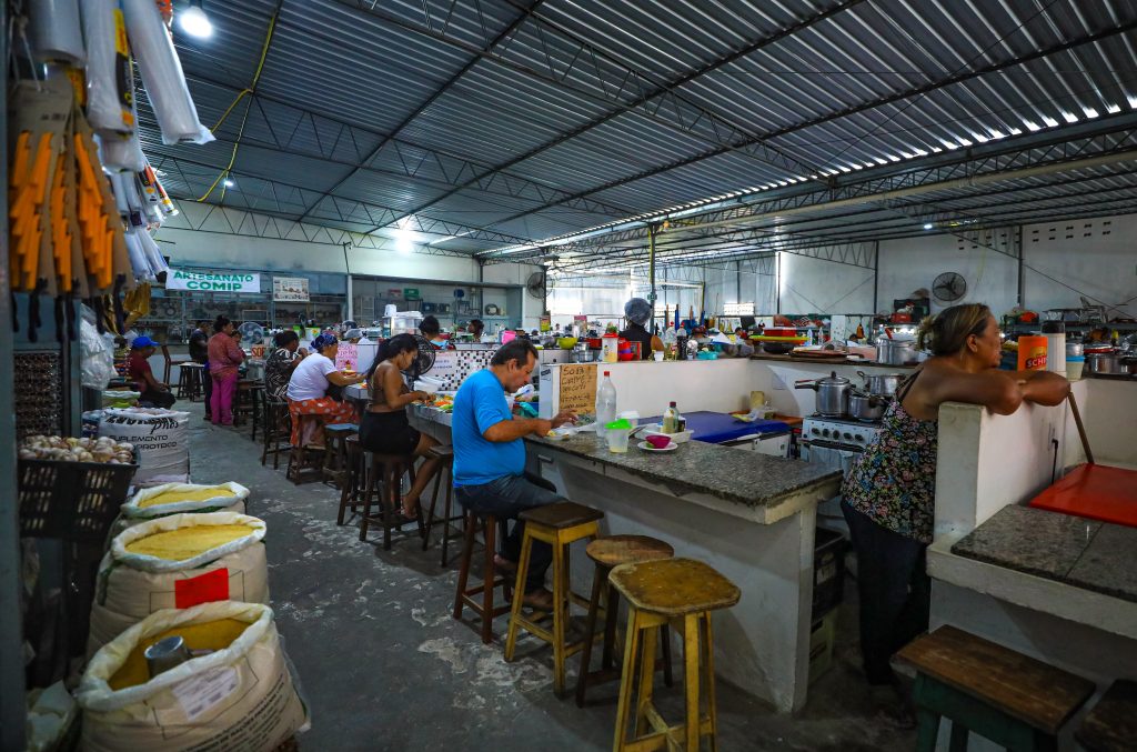 Feira provisória de São Brás garante a estrutura de trabalho de 193 permissionários.